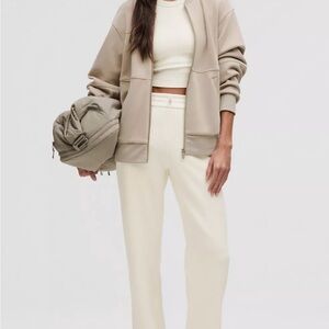 Lululemon Elegant SOFTSTREME Bone Joggers Pants Sweats pulled waist band Sz 4